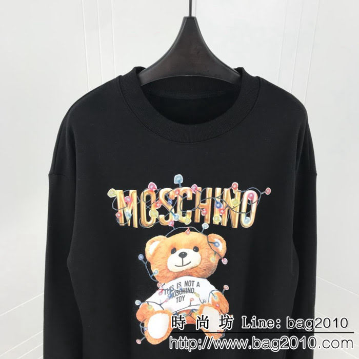 MOS莫斯奇諾 18ss 小熊彩燈耶誕節限量款圓領衛衣 純棉加絨面料 保暖性高 高版本男女同款 ydi2352